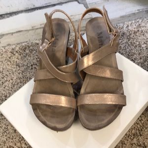 Champagne colored sandals size 7 1/2